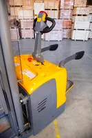 Штабелер самоходный 1,5 т 5,6 м XILIN CDDK15-III 24/200 В/Ач (с платформой), TOR Industries, Штабелёры электрические
